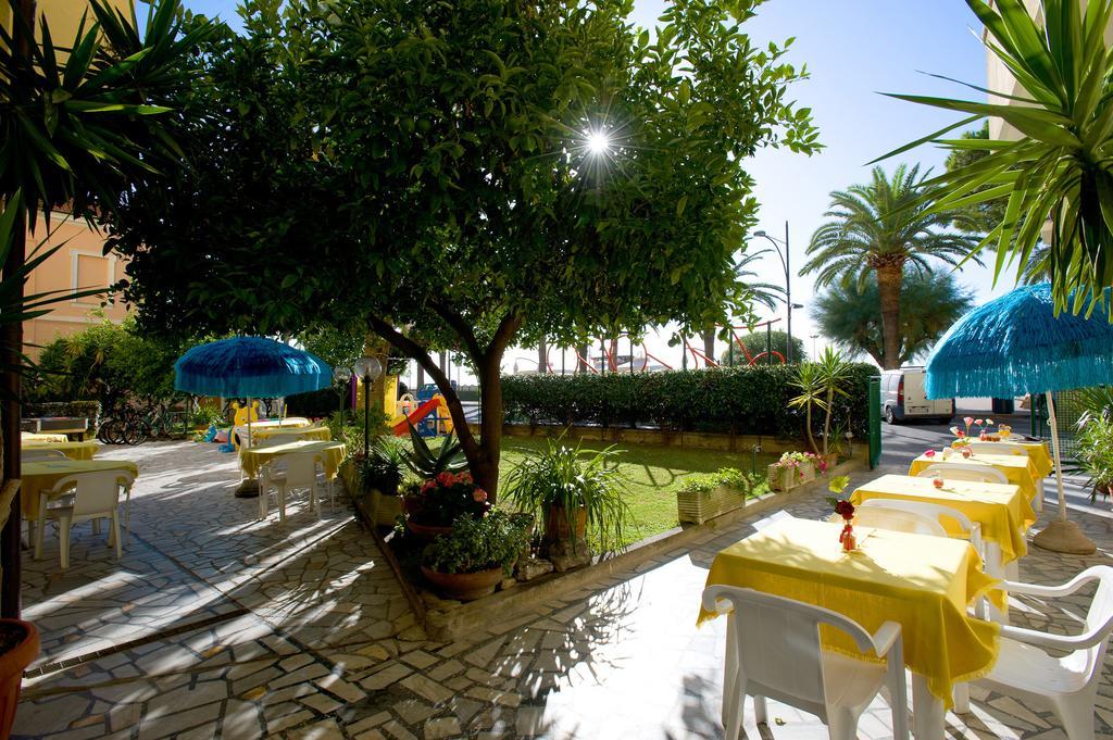 Hotel Lido Pietra Ligure Luaran gambar