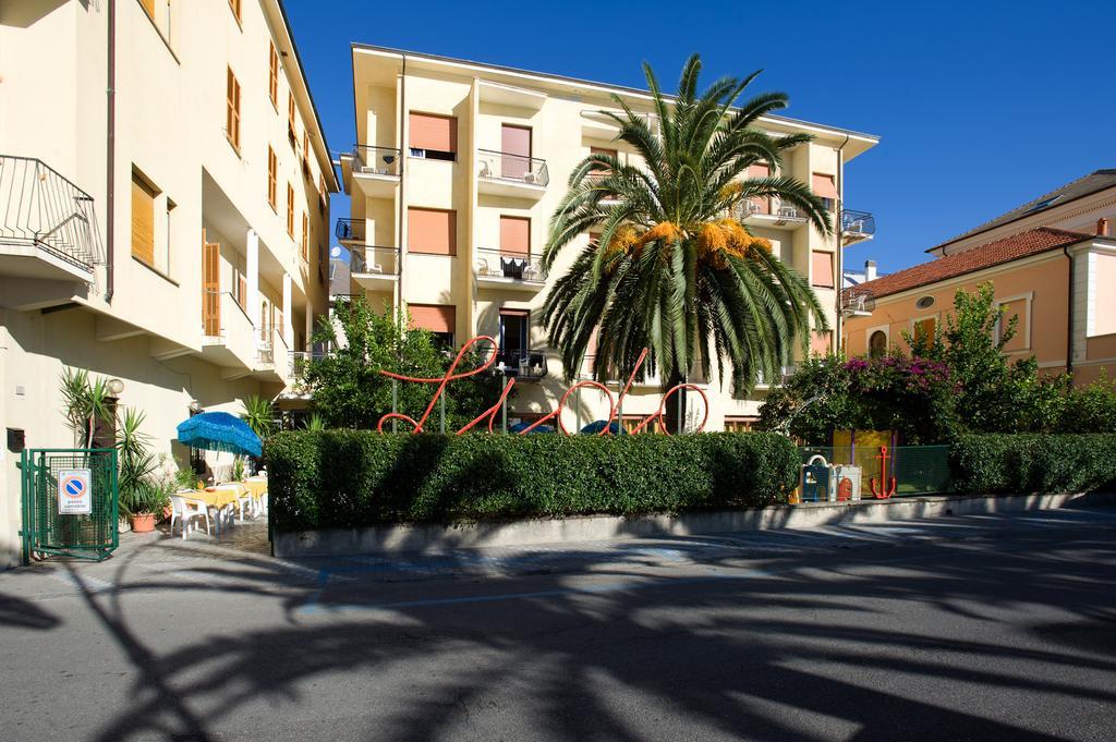 Hotel Lido Pietra Ligure Luaran gambar