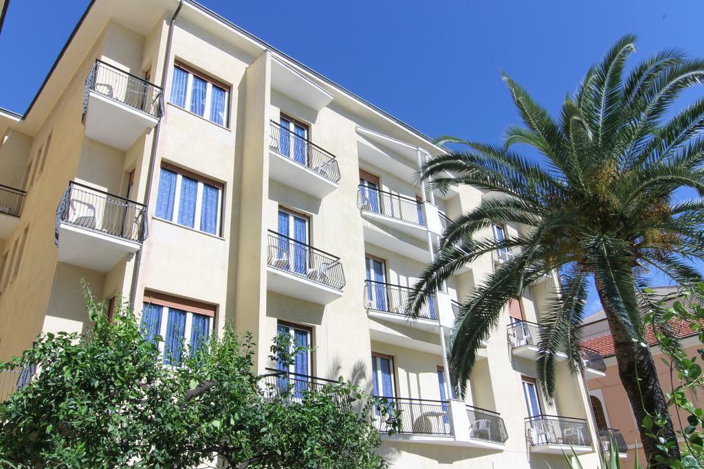 Hotel Lido Pietra Ligure Luaran gambar