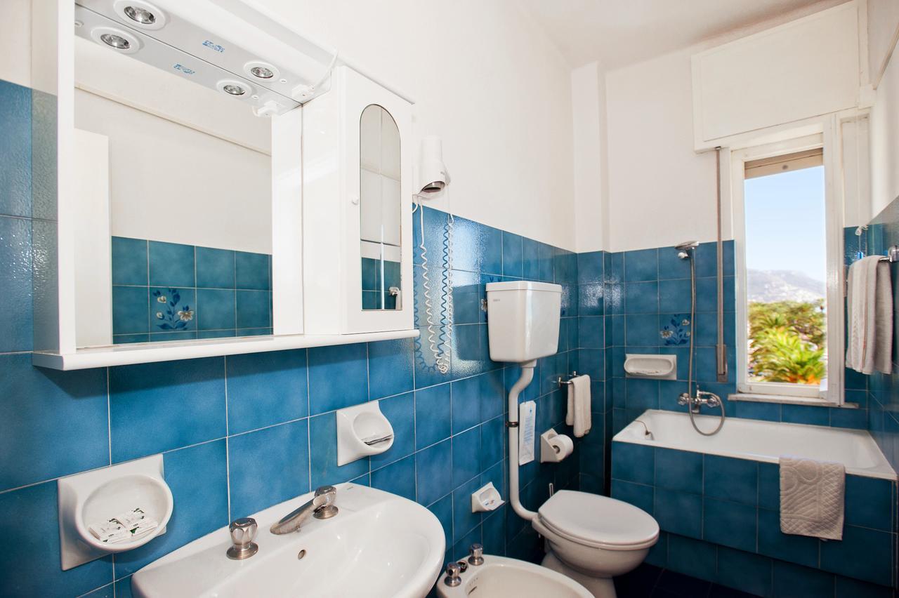 Hotel Lido Pietra Ligure Luaran gambar